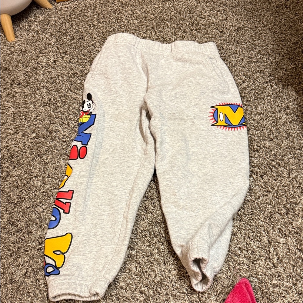 Disney Kids Light Gray Sweatpants with Colorful Graphics size 5/6